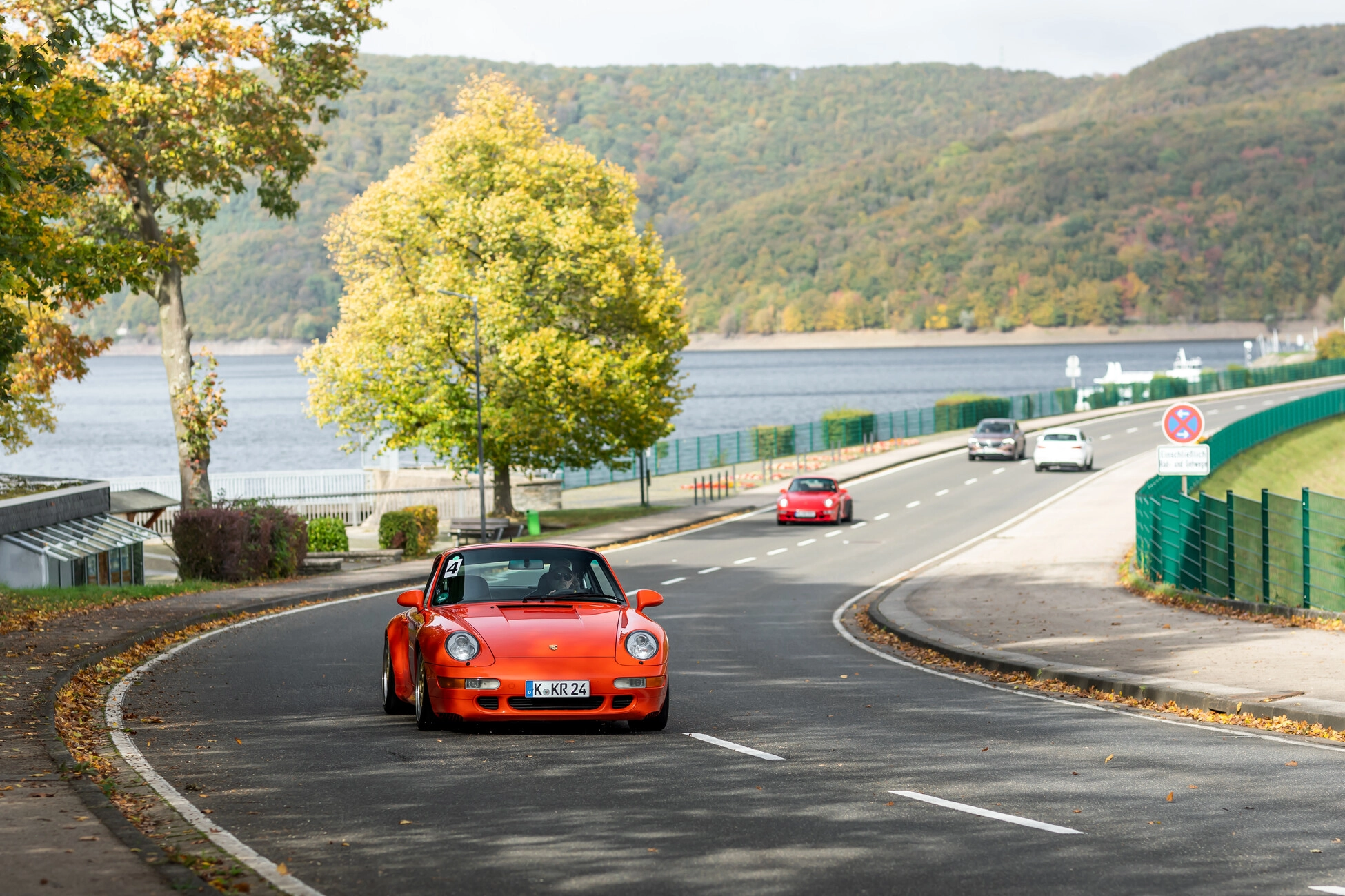 herbstausfahrt-2-rote-porsche