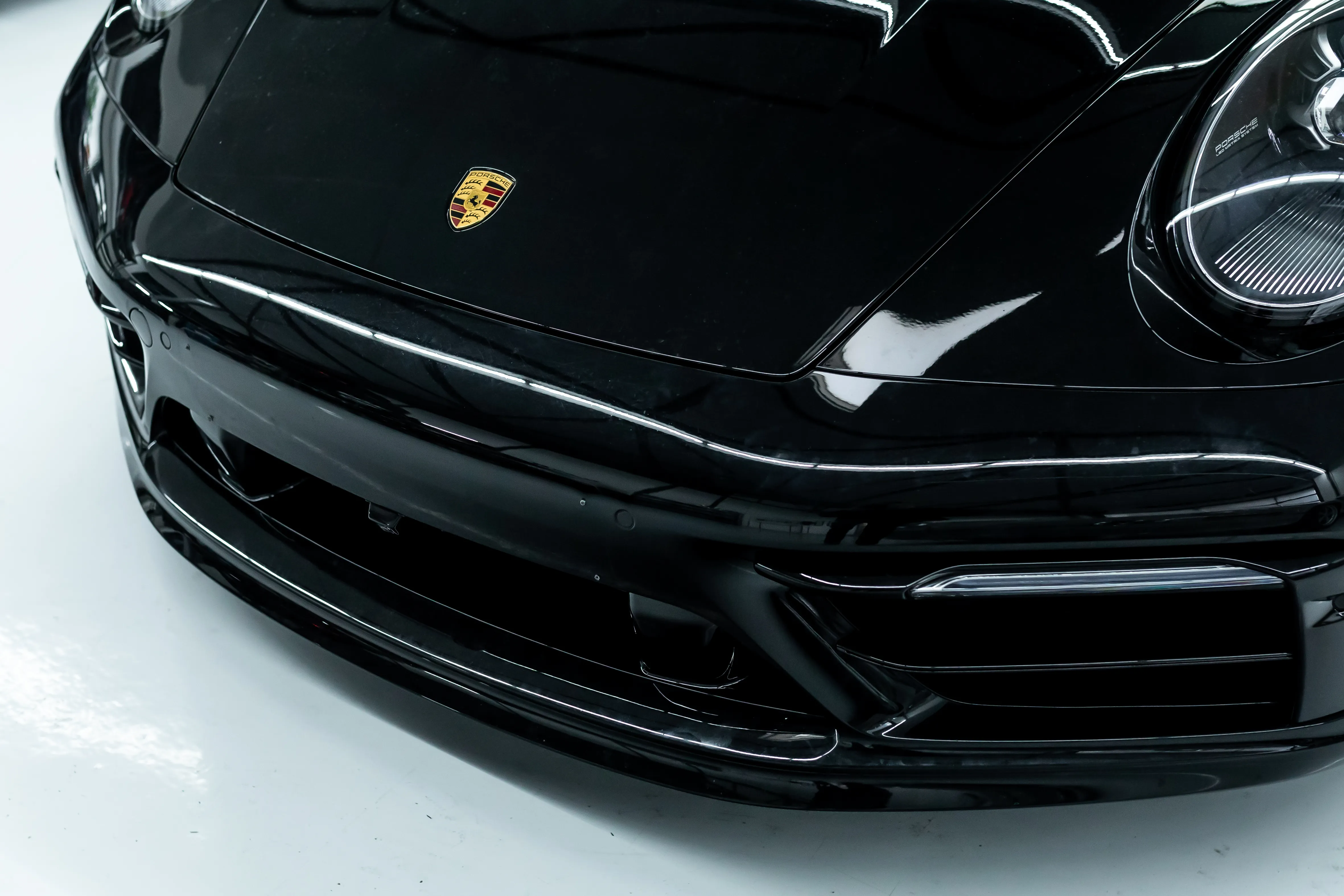 Porsche 911 Carrera 992 komplett in schwarz