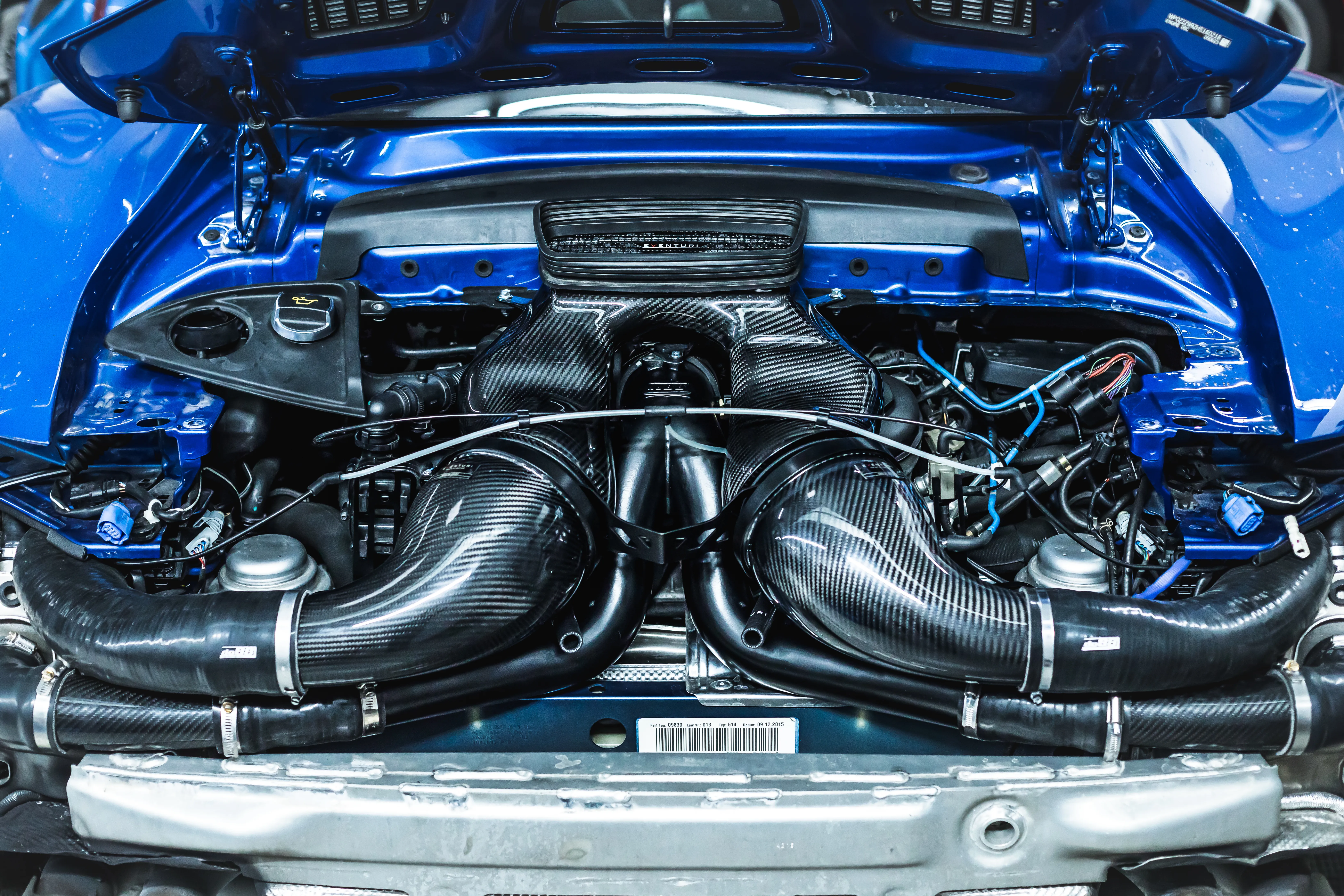 Porsche 911 991.2 Turbo S Motorraum mit Eventuri Carbon Ansaugung