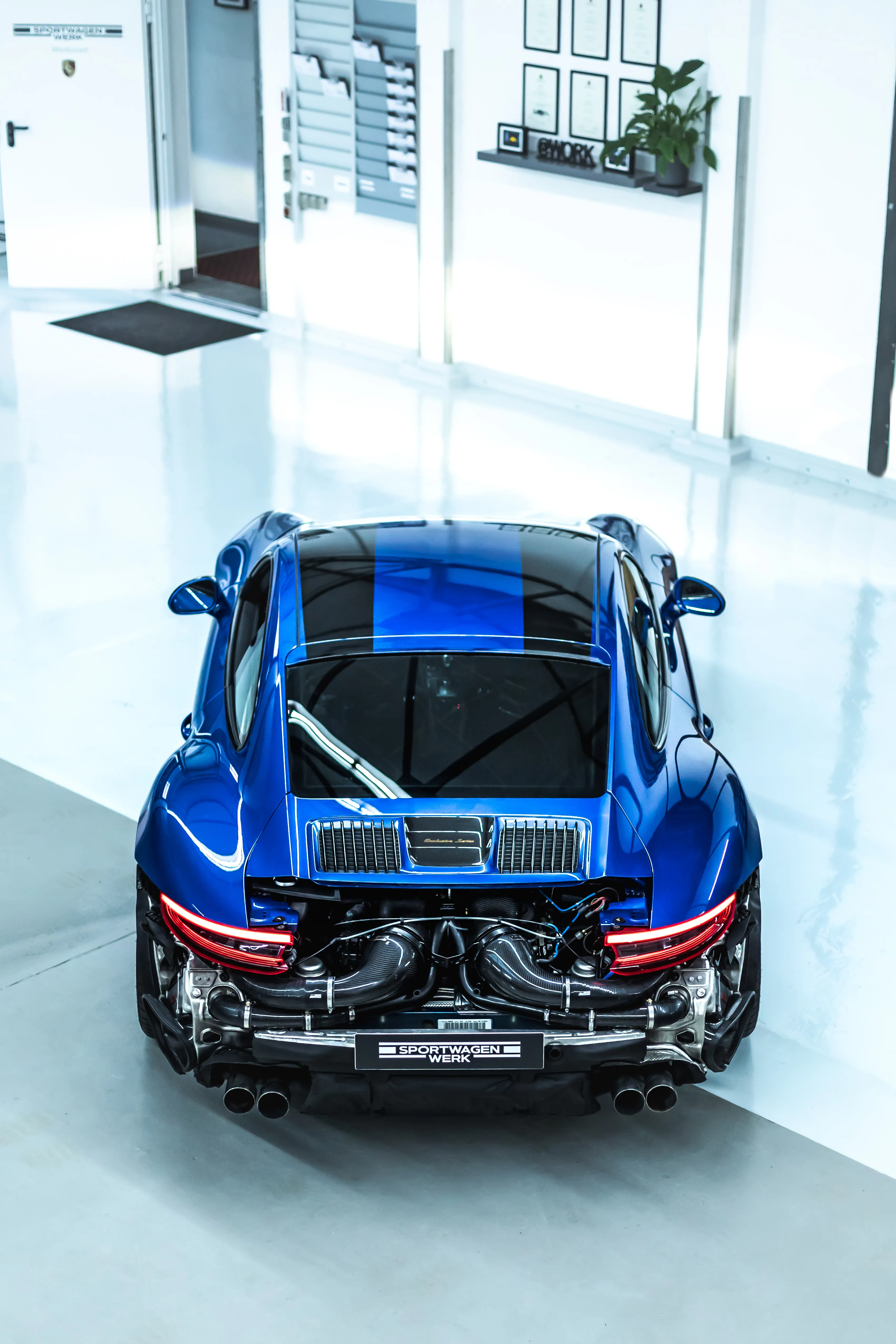 TechArt Porsche 911 991.2 Turbo S Heck Draufsicht im Sportwagen Werk