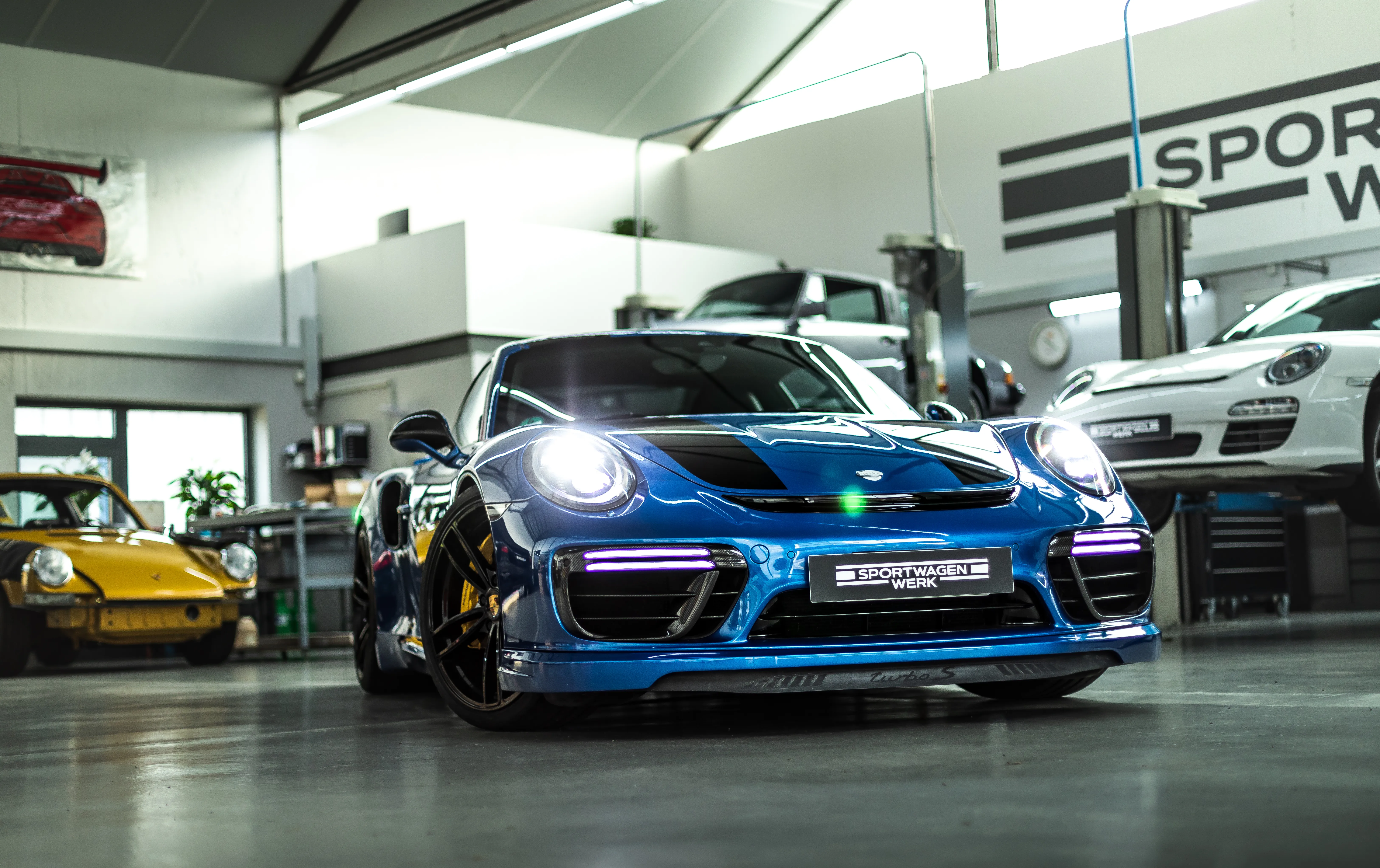 TechArt Porsche 911 991.2 Turbo S Frontansicht im Sportwagen Werk