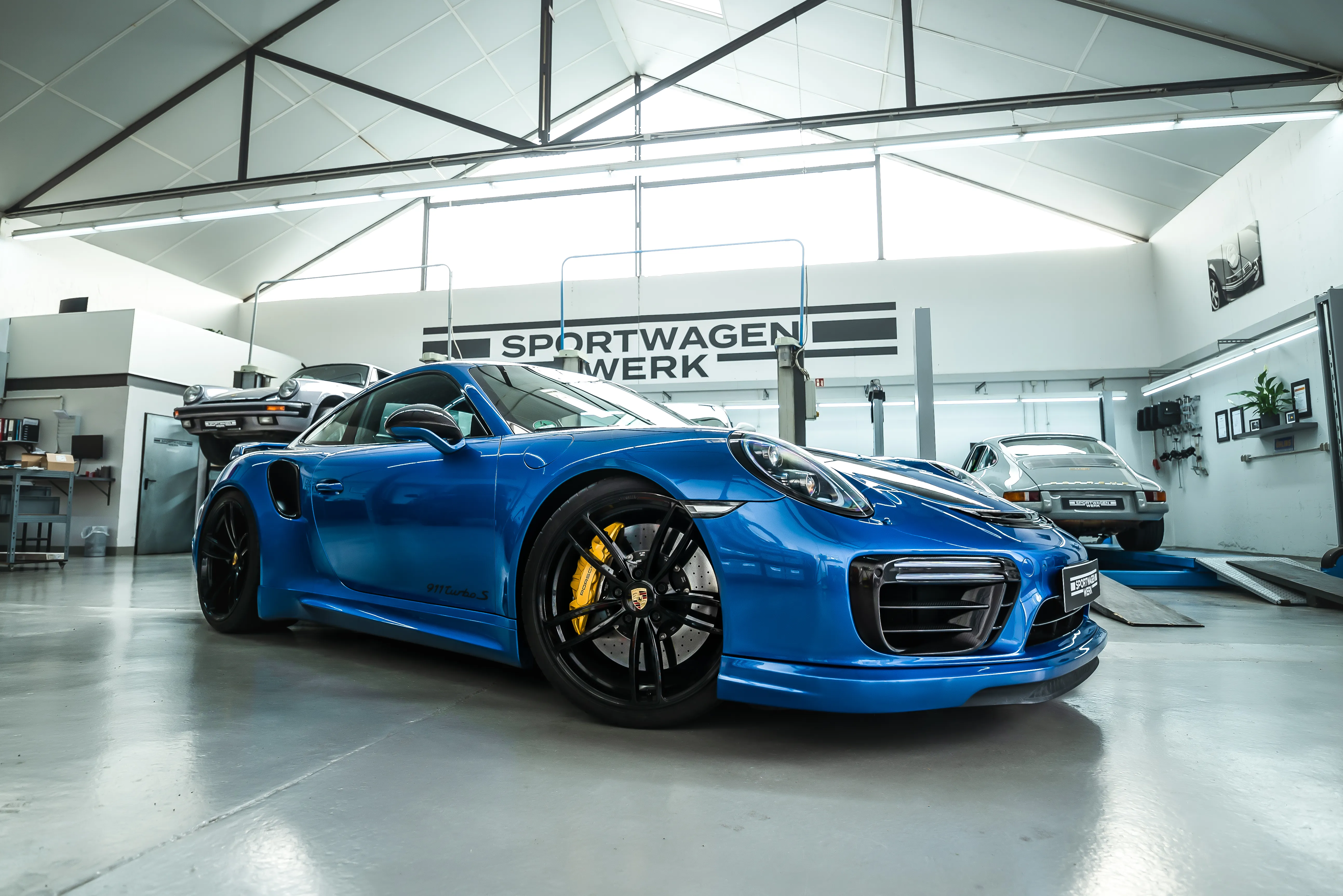 TechArt Porsche 911 991.2 Turbo S tiefe Frontschräge im Sportwagen Werk