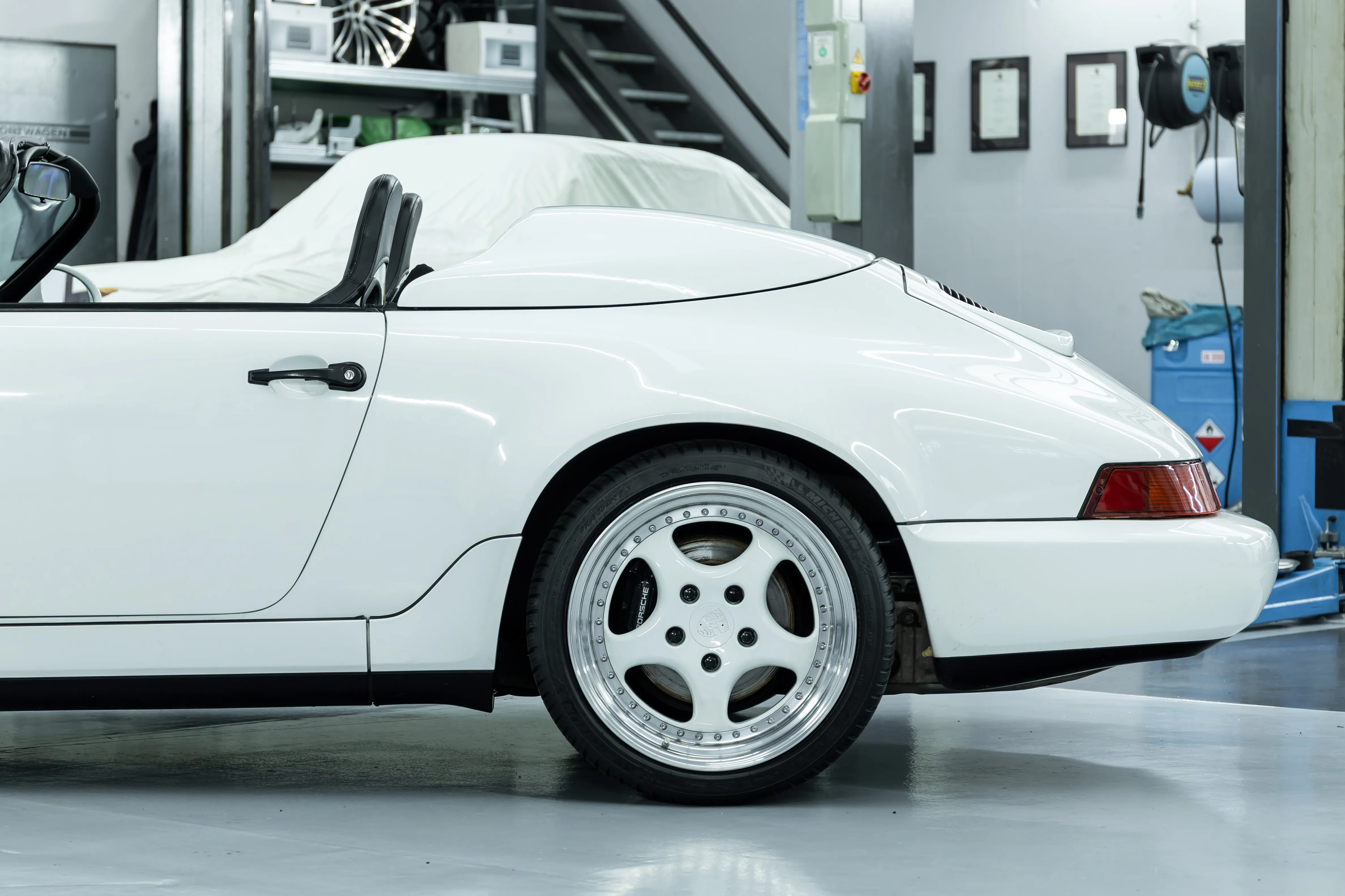Porsche 964