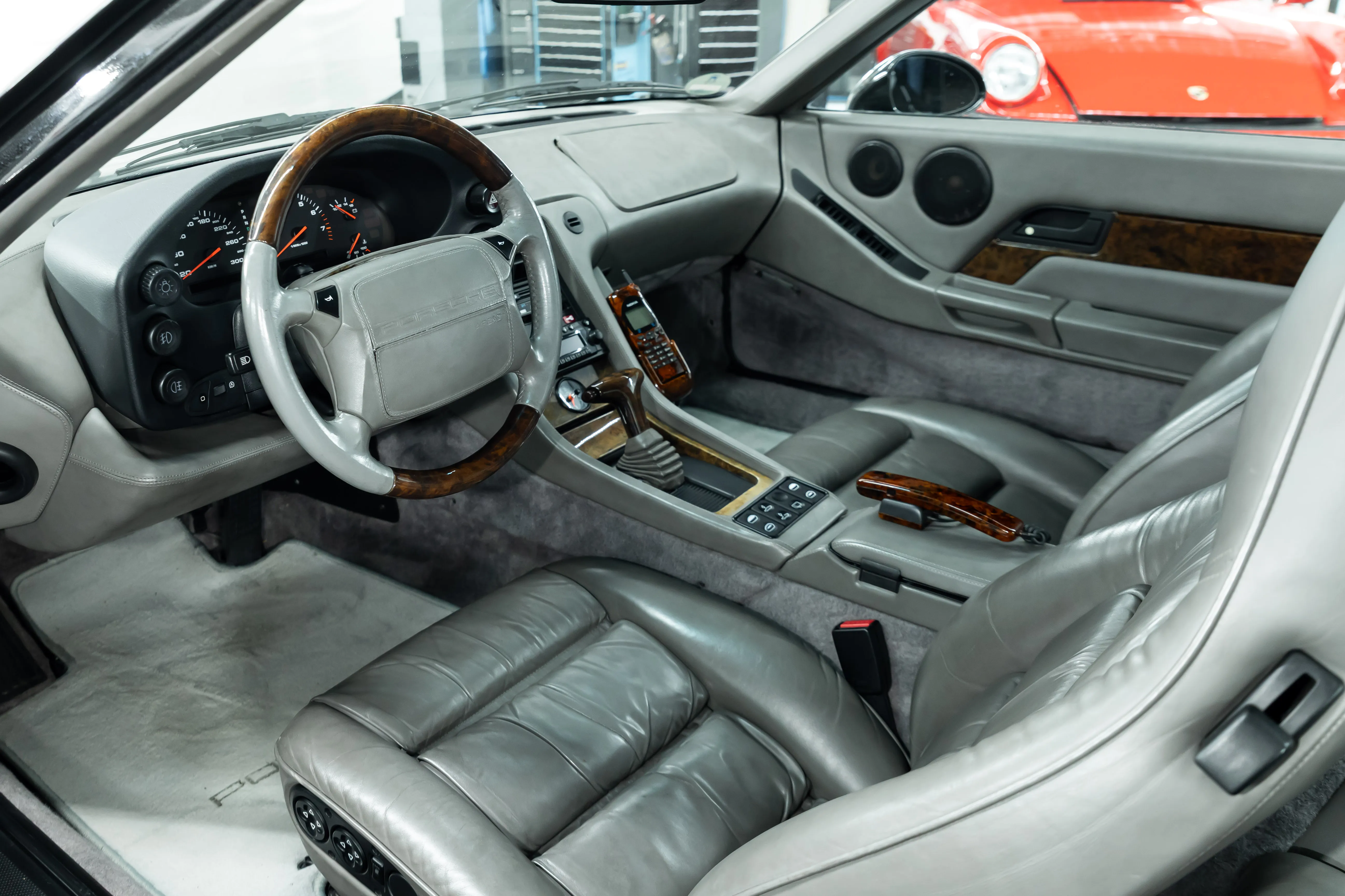 Porsche 928