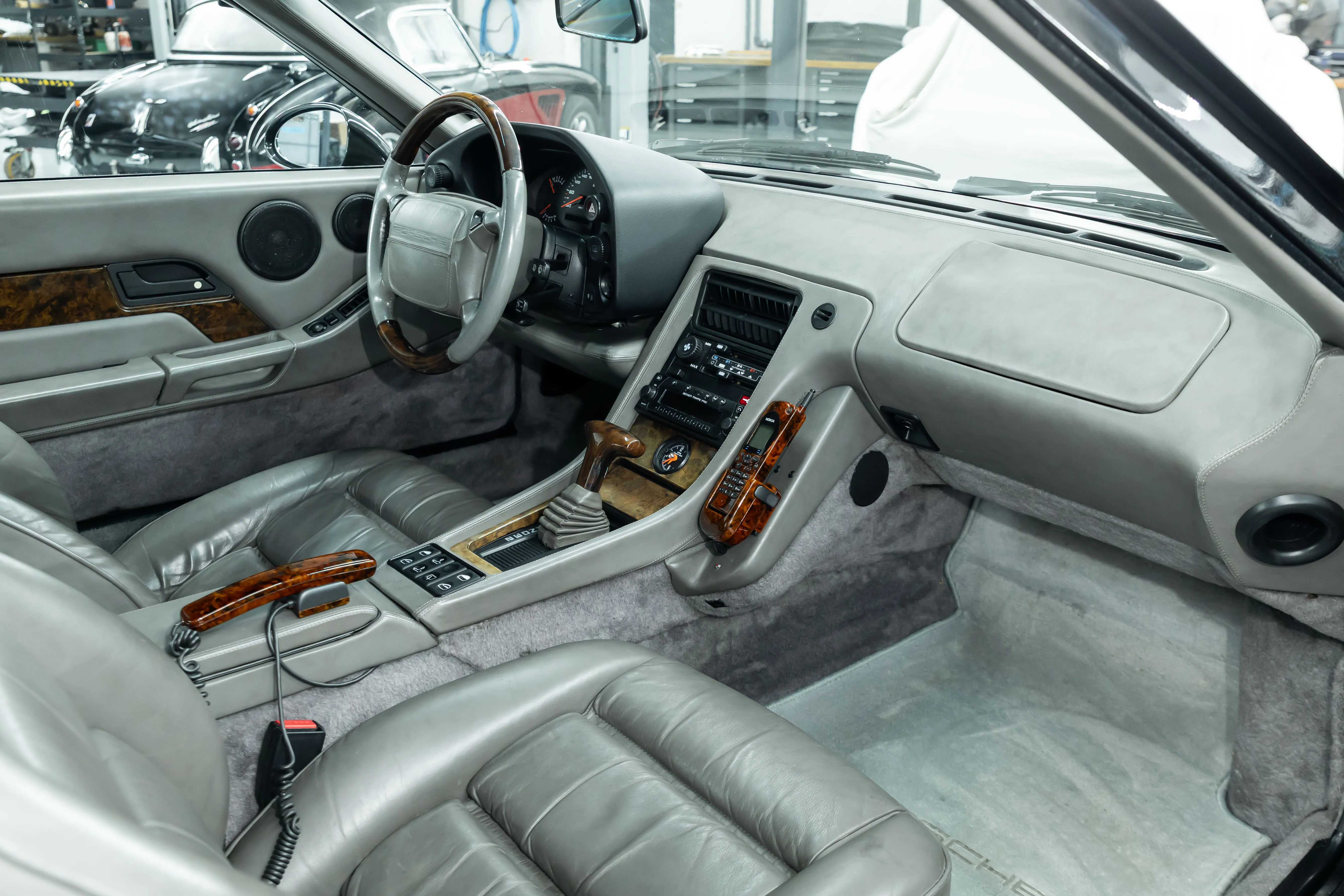 Porsche 928