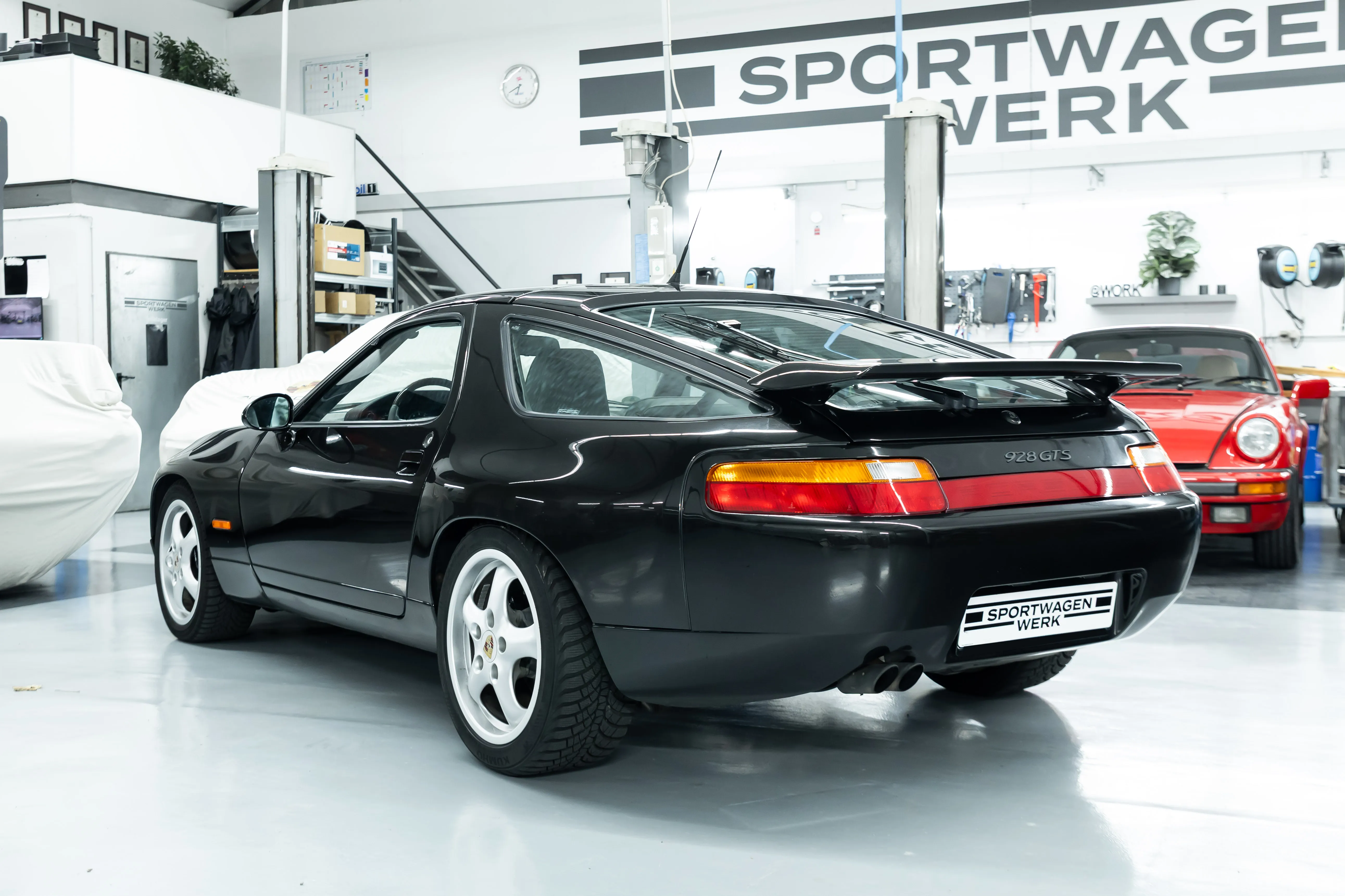 Porsche 928