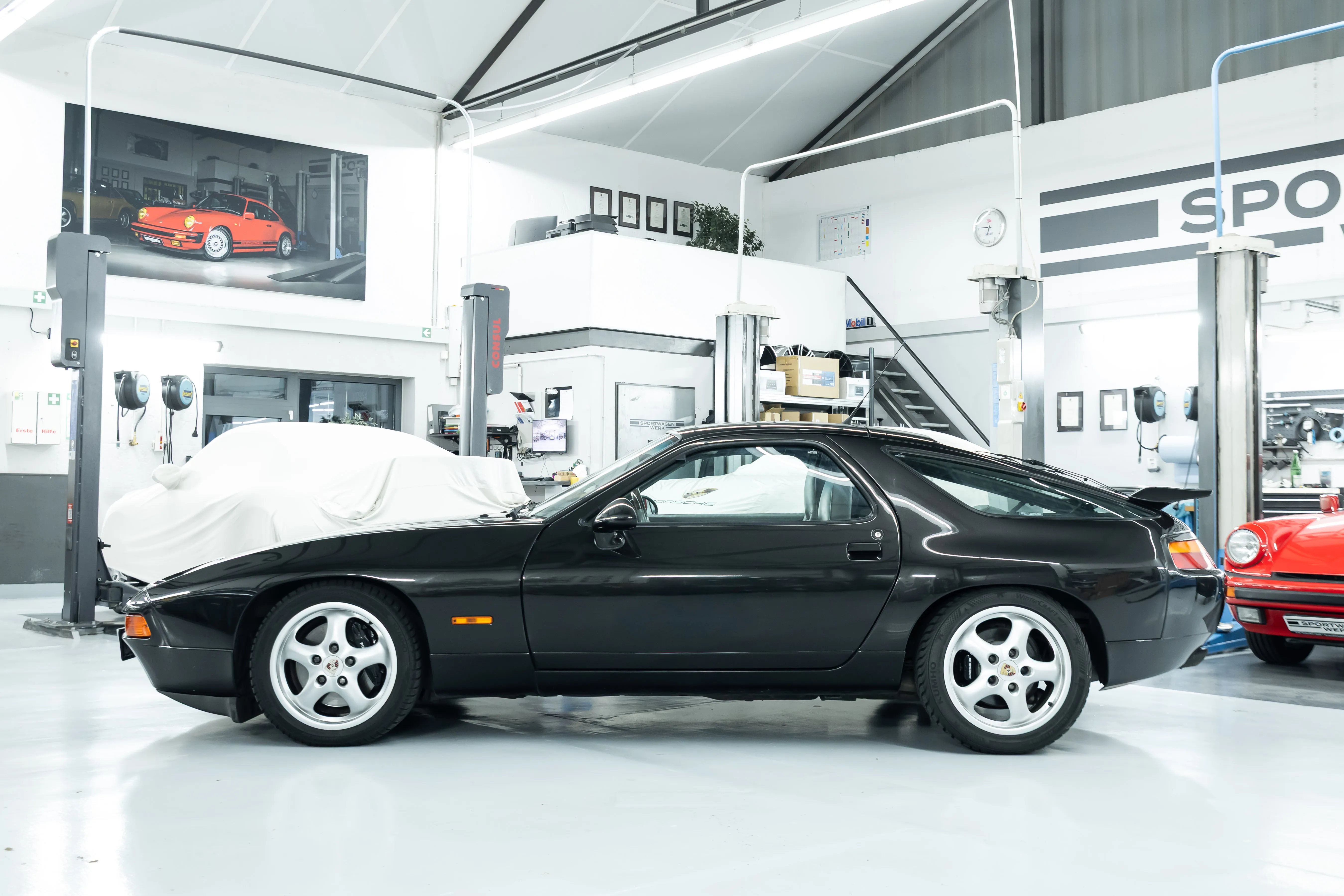 Porsche 928