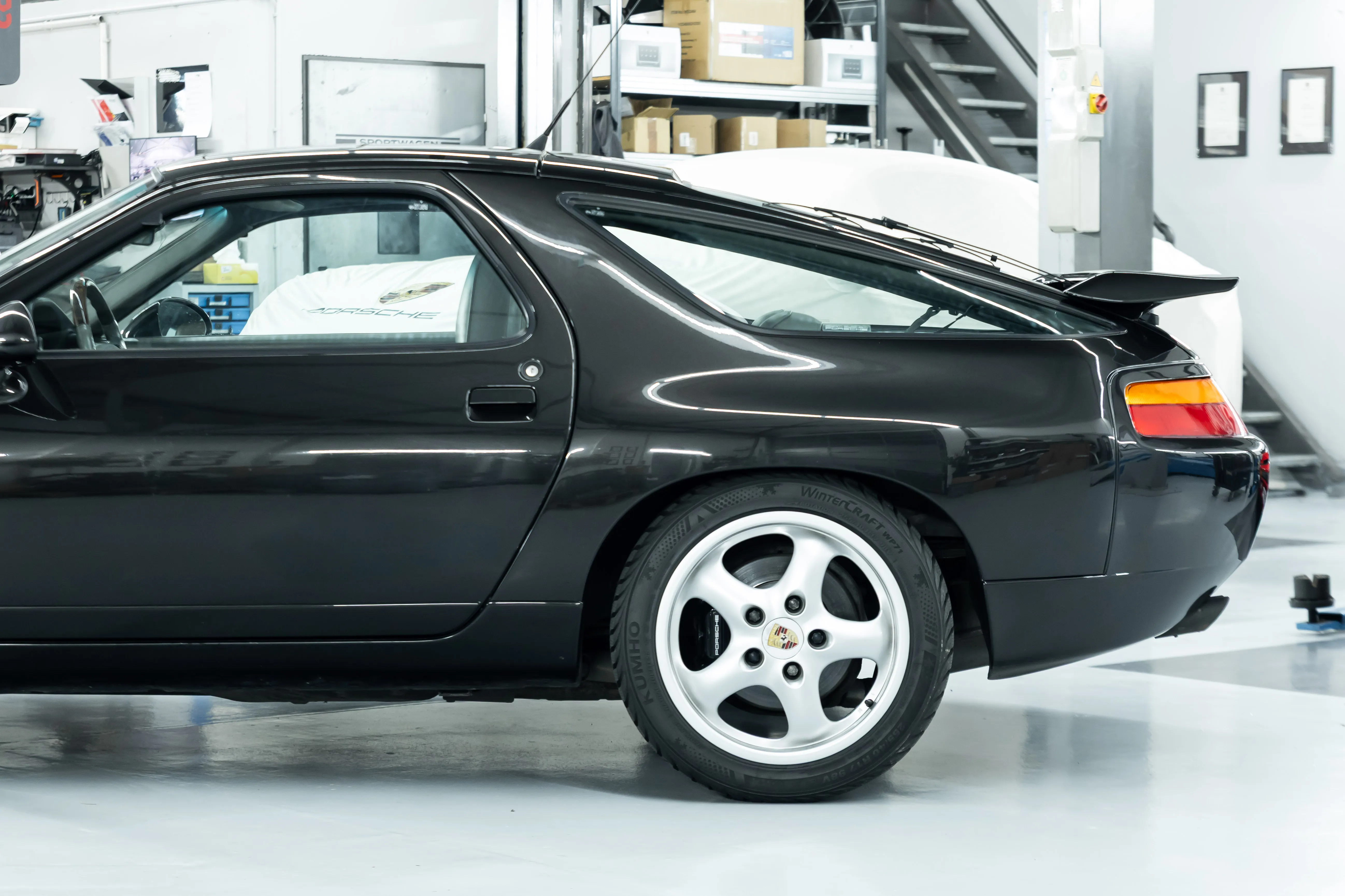 Porsche 928