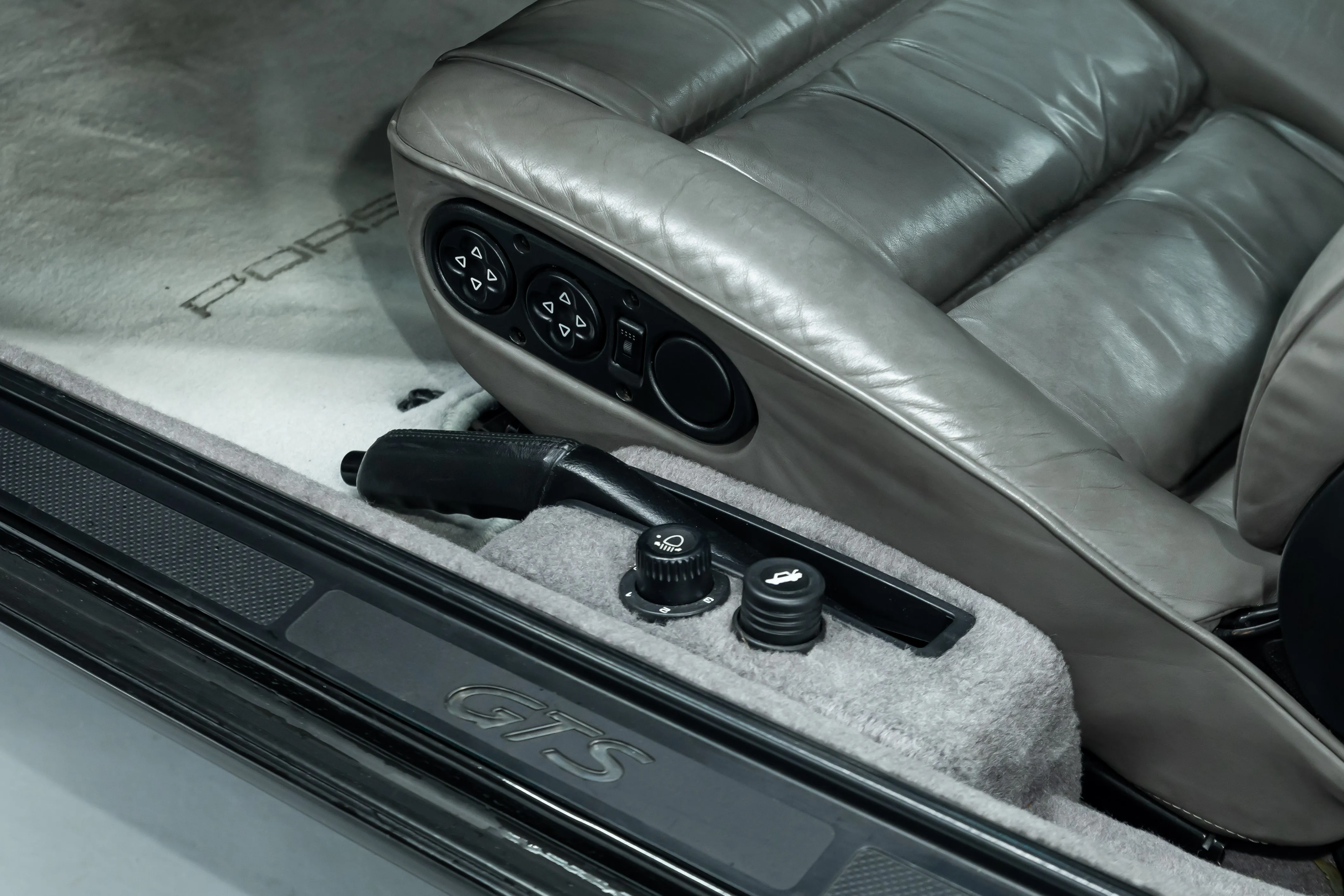 Porsche 928