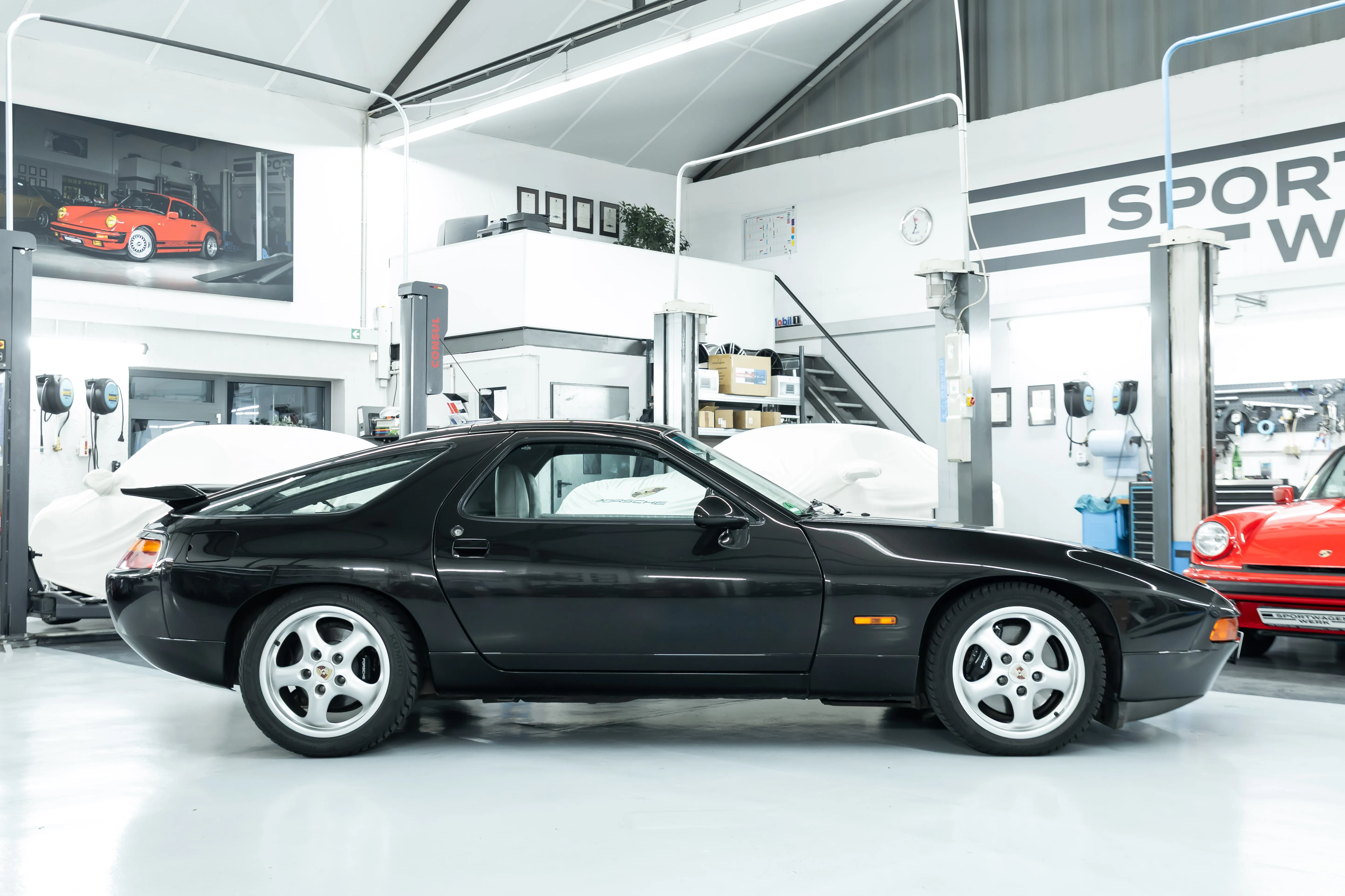 Porsche 928